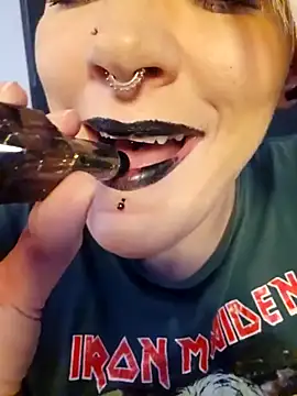 Snapshot of PinkTheHawk chatting on September 24, 2025, 5:58 am PinkTheHawk online show from September 24, 2025, 5:58 am