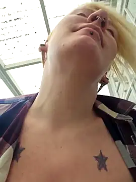 Snapshot of PinkTheHawk chatting on November 9, 2025, 9:52 pm PinkTheHawk online show from November 9, 2025, 9:52 pm