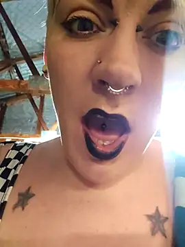 Snapshot of PinkTheHawk chatting on December 16, 2025, 9:13 am PinkTheHawk online show from December 16, 2025, 9:13 am