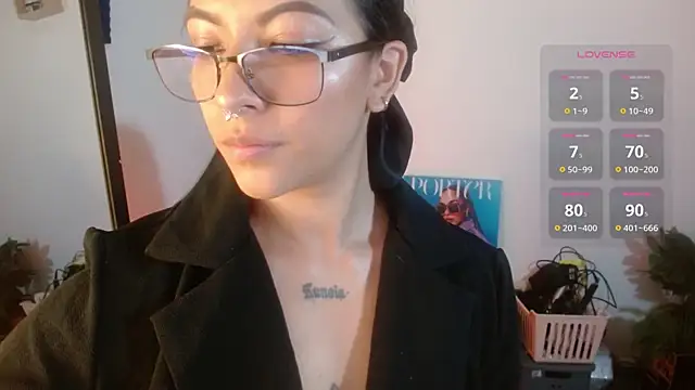 Snapshot of karlavittar chatting on October 16, 2025, 1:41 pm karlavittar online show from October 16, 2025, 1:41 pm