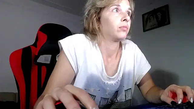 Snapshot of SexxyLety chatting on September 15, 2025, 8:20 pm SexxyLety online show from September 15, 2025, 8:20 pm