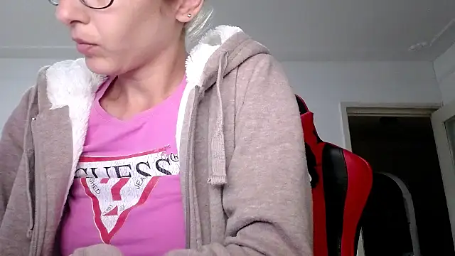 Snapshot of SexxyLety chatting on September 17, 2025, 8:49 am SexxyLety online show from September 17, 2025, 8:49 am