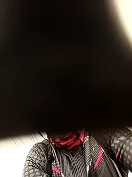 Snapshot of emma_tour chatting on September 18, 2025, 2:31 pm emma tour online show from September 18, 2025, 2:31 pm