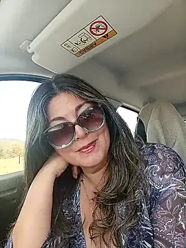 Snapshot of emma_tour chatting on September 24, 2025, 4:13 pm emma tour online show from September 24, 2025, 4:13 pm