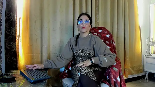 Snapshot of girasol_walton chatting on February 6, 2025, 10:53 pm girasol walton online show from February 6, 2025, 10:53 pm