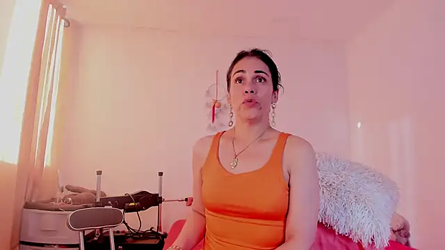 Snapshot of girasol_walton chatting on February 6, 2025, 12:26 pm girasol walton online show from February 6, 2025, 12:26 pm