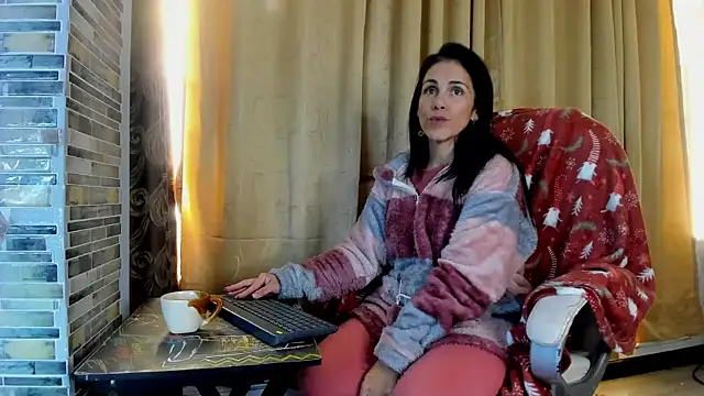 Snapshot of girasol_walton chatting on March 15, 2025, 3:27 pm girasol walton online show from March 15, 2025, 3:27 pm