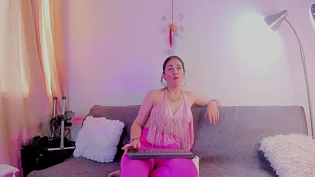 Snapshot of girasol_walton chatting on February 27, 2025, 12:01 pm girasol walton online show from February 27, 2025, 12:01 pm