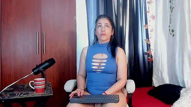 Snapshot of girasol_walton chatting on September 22, 2025, 2:12 pm girasol walton online show from September 22, 2025, 2:12 pm