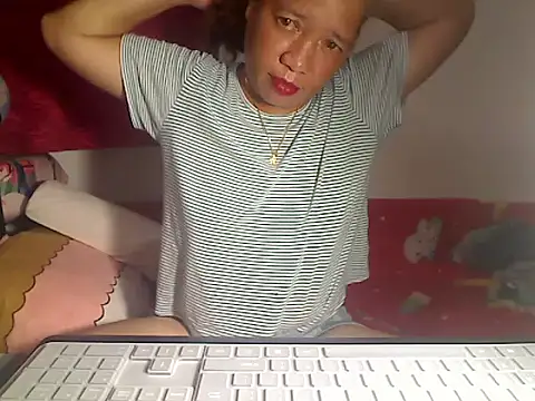 Snapshot of wethornypussy4u chatting on February 1, 2026, 5:44 pm wethornypussy4u online show from February 1, 2026, 5:44 pm