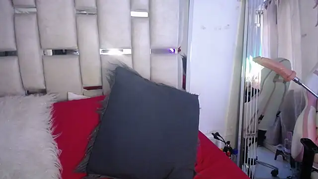 Snapshot of chelaqueen_ chatting on October 11, 2025, 8:21 pm chelaqueen  online show from October 11, 2025, 8:21 pm