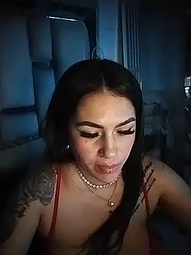 chelaqueen  online show from May 15, 2026, 11:25 pm