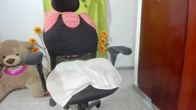 janelleritz online show from September 30, 2025, 8:53 am