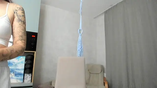 Snapshot of why_again_me chatting on October 6, 2025, 5:57 pm why again me online show from October 6, 2025, 5:57 pm