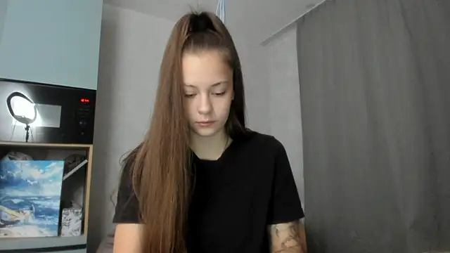 Snapshot of why_again_me chatting on October 10, 2025, 3:46 pm why again me online show from October 10, 2025, 3:46 pm