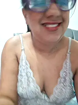 Snapshot of ZaidaWet chatting on October 22, 2025, 12:04 pm ZaidaWet online show from October 22, 2025, 12:04 pm