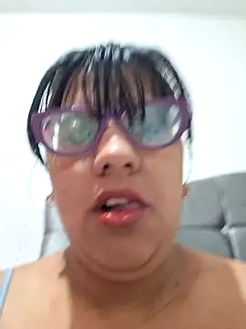 Snapshot of ZaidaWet chatting on October 20, 2025, 12:27 pm ZaidaWet online show from October 20, 2025, 12:27 pm