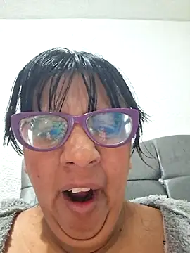 Snapshot of ZaidaWet chatting on October 14, 2025, 11:44 am ZaidaWet online show from October 14, 2025, 11:44 am