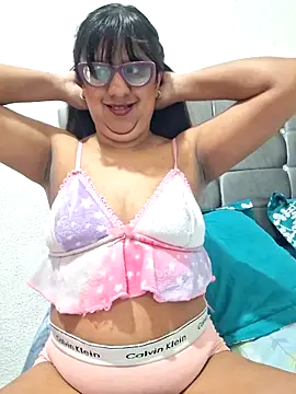 Snapshot of ZaidaWet chatting on October 8, 2025, 11:56 am ZaidaWet online show from October 8, 2025, 11:56 am