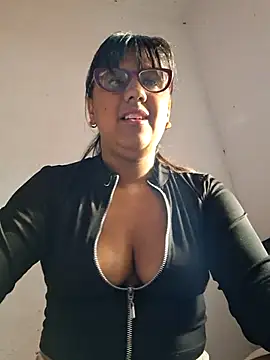 Snapshot of ZaidaWet chatting on February 7, 2026, 12:35 pm ZaidaWet online show from February 7, 2026, 12:35 pm