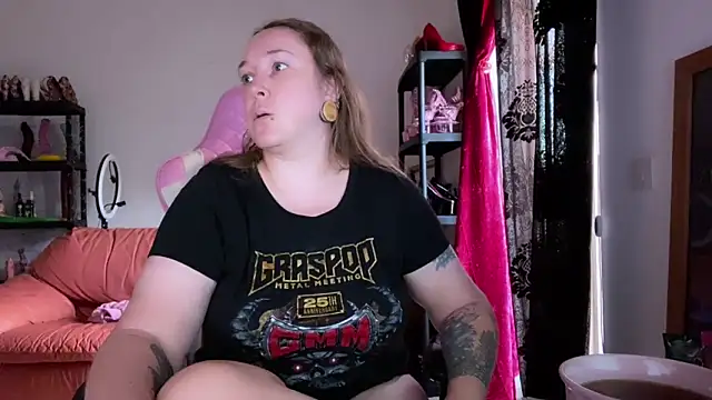 Snapshot of kisicaxx chatting on October 29, 2025, 5:50 am kisicaxx online show from October 29, 2025, 5:50 am