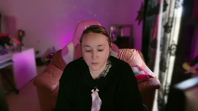 kisicaxx online show from February 27, 2025, 1:28 pm