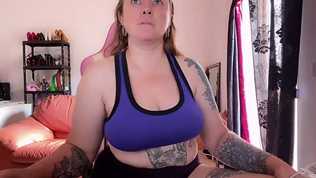 Snapshot of kisicaxx chatting on September 18, 2025, 7:11 am kisicaxx online show from September 18, 2025, 7:11 am