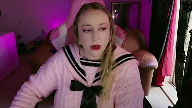 kisicaxx online show from February 7, 2025, 3:52 pm
