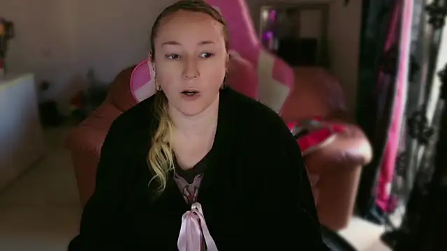 kisicaxx online show from March 5, 2025, 2:56 pm