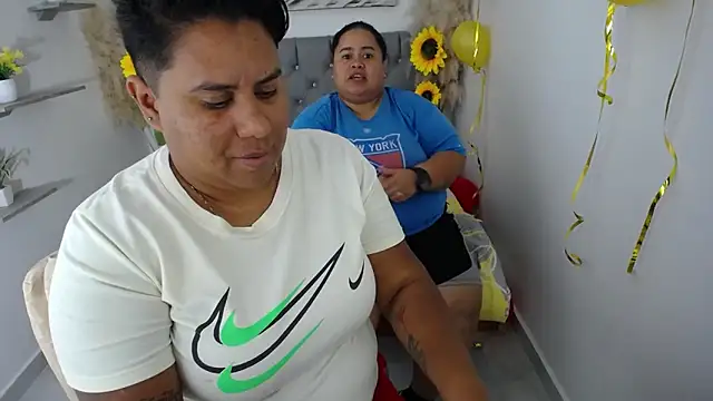 hotlesby4uxxx online show from September 18, 2025, 12:24 am