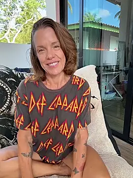 mommyselenafit  online show from March 10, 2026, 2:15 am