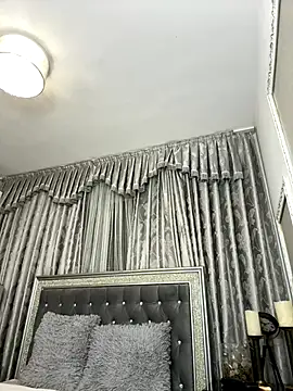 Snapshot of IrisBlues chatting on September 24, 2025, 4:24 pm IrisBlues online show from September 24, 2025, 4:24 pm