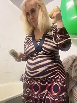 Snapshot of Irina2909@xh chatting on October 18, 2025, 9:11 am Irina2909xh online show from October 18, 2025, 9:11 am