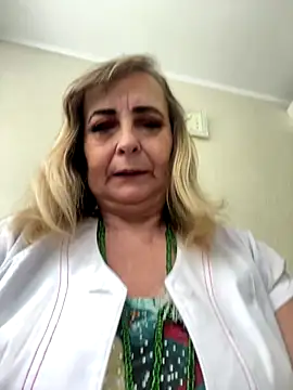 Snapshot of Irina2909@xh chatting on September 17, 2025, 10:28 am Irina2909xh online show from September 17, 2025, 10:28 am