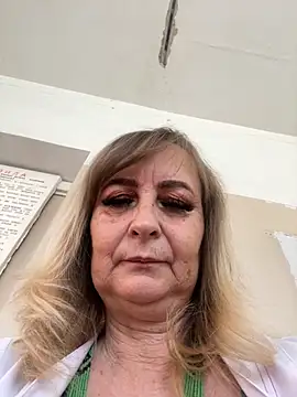 Snapshot of Irina2909@xh chatting on September 22, 2025, 10:10 am Irina2909xh online show from September 22, 2025, 10:10 am