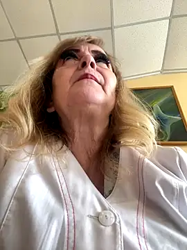 Snapshot of Irina2909@xh chatting on September 29, 2025, 9:05 am Irina2909xh online show from September 29, 2025, 9:05 am