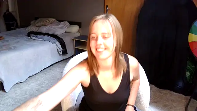 MissGirly online show from September 15, 2025, 12:05 pm