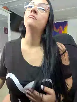 Snapshot of Ameliarizo chatting on February 13, 2026, 11:05 pm Ameliarizo online show from February 13, 2026, 11:05 pm