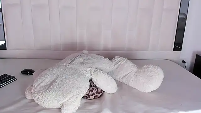 valentina fi online show from December 22, 2025, 1:44 pm