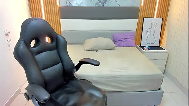 LEYNABRAUN online show from January 19, 2026, 12:53 pm