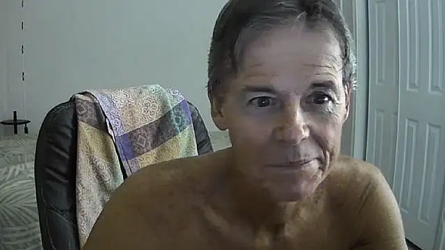 Snapshot of nakeedcowboi65 chatting on October 31, 2025, 9:06 am nakeedcowboi65 online show from October 31, 2025, 9:06 am