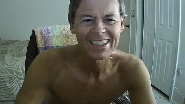Snapshot of nakeedcowboi65 chatting on October 28, 2025, 4:13 am nakeedcowboi65 online show from October 28, 2025, 4:13 am