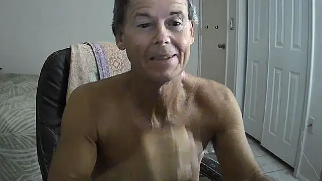Snapshot of nakeedcowboi65 chatting on October 30, 2025, 9:29 am nakeedcowboi65 online show from October 30, 2025, 9:29 am