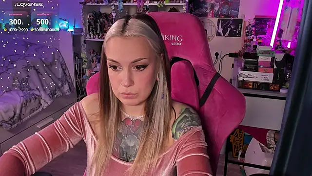 Snapshot of ChloeKohaku chatting on October 31, 2025, 11:18 am ChloeKohaku online show from October 31, 2025, 11:18 am