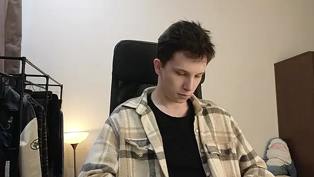 arlekincrop online show from April 18, 2026, 5:32 am