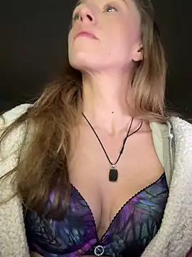Snapshot of Heidi_Harper chatting on January 6, 2025, 4:23 pm Heidi Harper online show from January 6, 2025, 4:23 pm