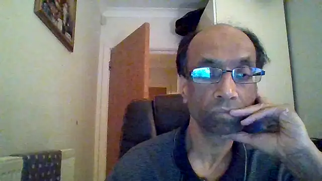 Snapshot of rauncher1 chatting on September 17, 2025, 8:33 pm rauncher1 online show from September 17, 2025, 8:33 pm