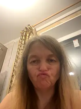 Susanel online show from November 8, 2025, 9:29 pm