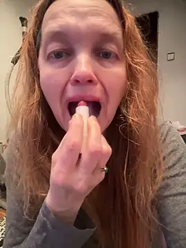 Susanel online show from April 10, 2026, 9:22 pm