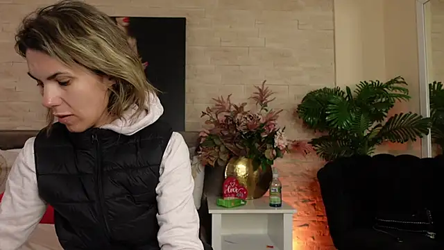 FeliciaKrige online show from April 9, 2026, 8:15 pm